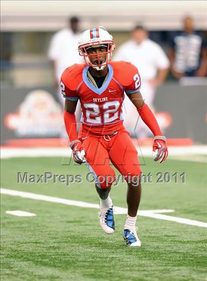 Thumbnail 2 in St. Thomas Aquinas vs Skyline (Kirk Herbstreit National Kickoff Classic) photogallery.