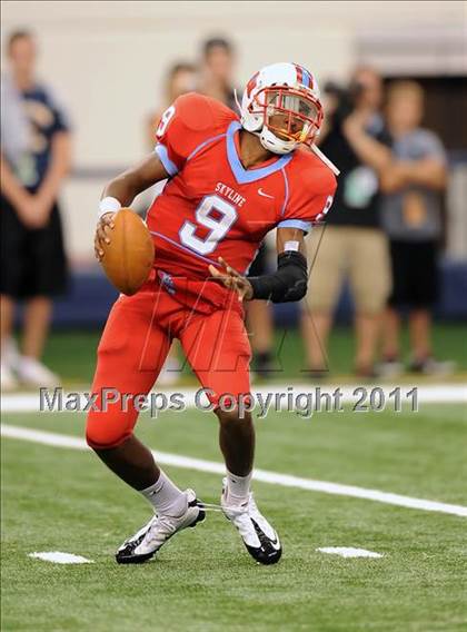 Thumbnail 1 in St. Thomas Aquinas vs Skyline (Kirk Herbstreit National Kickoff Classic) photogallery.