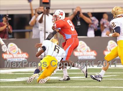 Thumbnail 3 in St. Thomas Aquinas vs Skyline (Kirk Herbstreit National Kickoff Classic) photogallery.