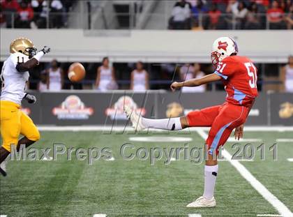 Thumbnail 1 in St. Thomas Aquinas vs Skyline (Kirk Herbstreit National Kickoff Classic) photogallery.
