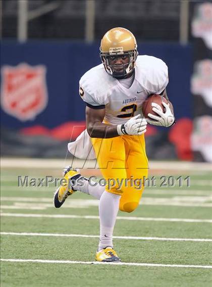 Thumbnail 2 in St. Thomas Aquinas vs Skyline (Kirk Herbstreit National Kickoff Classic) photogallery.