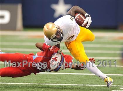 Thumbnail 3 in St. Thomas Aquinas vs Skyline (Kirk Herbstreit National Kickoff Classic) photogallery.