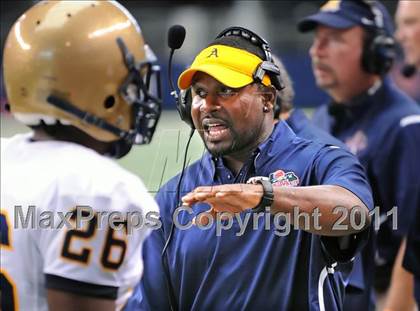 Thumbnail 2 in St. Thomas Aquinas vs Skyline (Kirk Herbstreit National Kickoff Classic) photogallery.