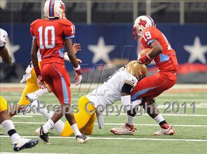 Thumbnail 2 in St. Thomas Aquinas vs Skyline (Kirk Herbstreit National Kickoff Classic) photogallery.