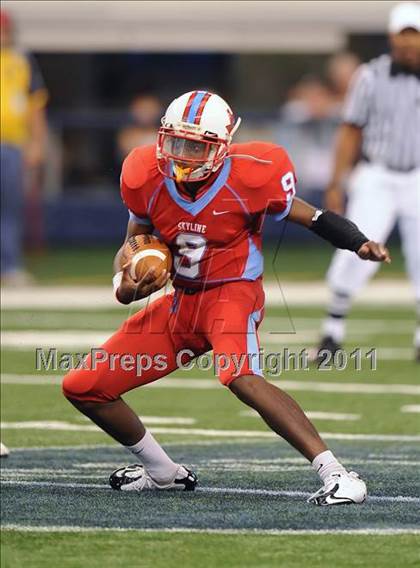 Thumbnail 1 in St. Thomas Aquinas vs Skyline (Kirk Herbstreit National Kickoff Classic) photogallery.