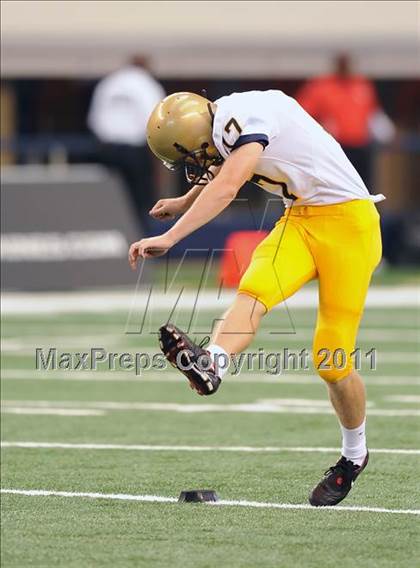 Thumbnail 2 in St. Thomas Aquinas vs Skyline (Kirk Herbstreit National Kickoff Classic) photogallery.