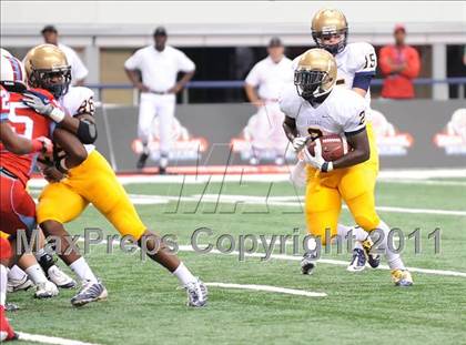 Thumbnail 3 in St. Thomas Aquinas vs Skyline (Kirk Herbstreit National Kickoff Classic) photogallery.