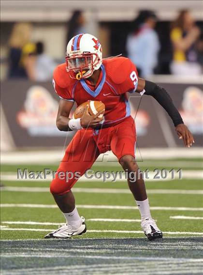 Thumbnail 2 in St. Thomas Aquinas vs Skyline (Kirk Herbstreit National Kickoff Classic) photogallery.