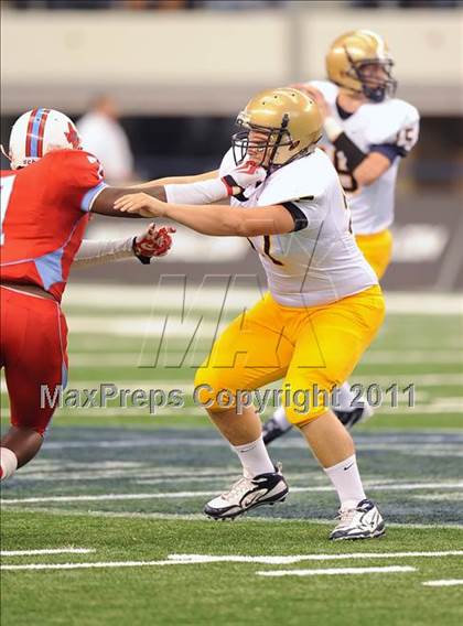 Thumbnail 3 in St. Thomas Aquinas vs Skyline (Kirk Herbstreit National Kickoff Classic) photogallery.