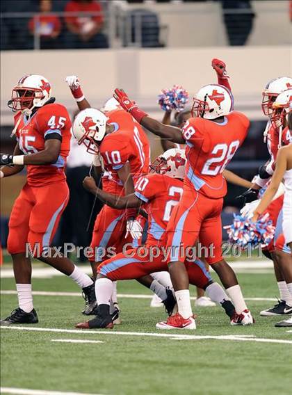 Thumbnail 2 in St. Thomas Aquinas vs Skyline (Kirk Herbstreit National Kickoff Classic) photogallery.