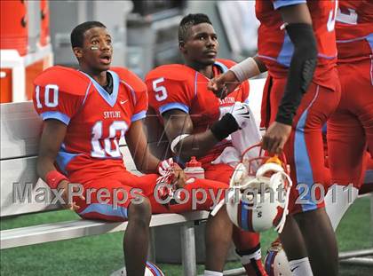 Thumbnail 2 in St. Thomas Aquinas vs Skyline (Kirk Herbstreit National Kickoff Classic) photogallery.