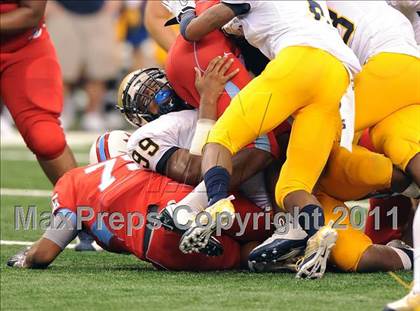 Thumbnail 3 in St. Thomas Aquinas vs Skyline (Kirk Herbstreit National Kickoff Classic) photogallery.