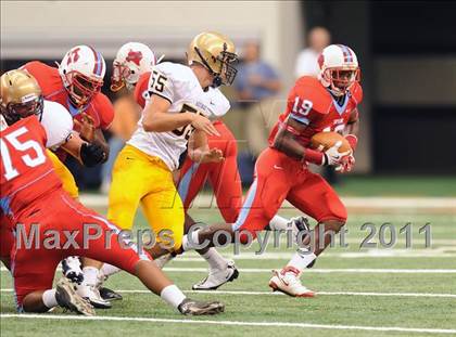 Thumbnail 3 in St. Thomas Aquinas vs Skyline (Kirk Herbstreit National Kickoff Classic) photogallery.
