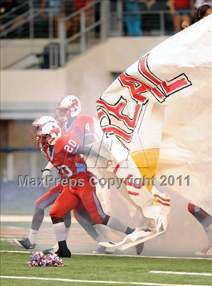 Thumbnail 1 in St. Thomas Aquinas vs Skyline (Kirk Herbstreit National Kickoff Classic) photogallery.