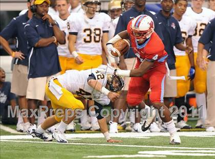 Thumbnail 1 in St. Thomas Aquinas vs Skyline (Kirk Herbstreit National Kickoff Classic) photogallery.
