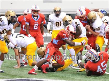 Thumbnail 2 in St. Thomas Aquinas vs Skyline (Kirk Herbstreit National Kickoff Classic) photogallery.