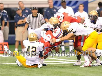 Thumbnail 2 in St. Thomas Aquinas vs Skyline (Kirk Herbstreit National Kickoff Classic) photogallery.