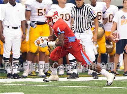 Thumbnail 3 in St. Thomas Aquinas vs Skyline (Kirk Herbstreit National Kickoff Classic) photogallery.