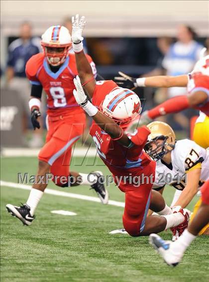 Thumbnail 3 in St. Thomas Aquinas vs Skyline (Kirk Herbstreit National Kickoff Classic) photogallery.