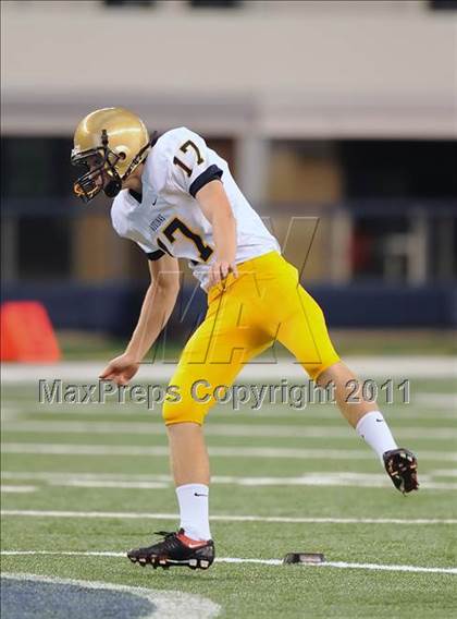 Thumbnail 2 in St. Thomas Aquinas vs Skyline (Kirk Herbstreit National Kickoff Classic) photogallery.