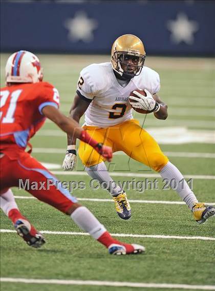 Thumbnail 3 in St. Thomas Aquinas vs Skyline (Kirk Herbstreit National Kickoff Classic) photogallery.