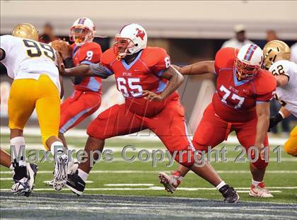 Thumbnail 3 in St. Thomas Aquinas vs Skyline (Kirk Herbstreit National Kickoff Classic) photogallery.