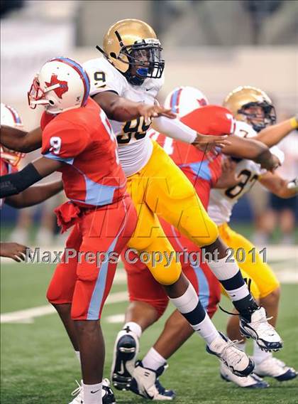 Thumbnail 1 in St. Thomas Aquinas vs Skyline (Kirk Herbstreit National Kickoff Classic) photogallery.