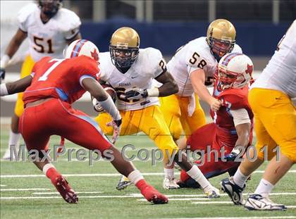 Thumbnail 2 in St. Thomas Aquinas vs Skyline (Kirk Herbstreit National Kickoff Classic) photogallery.