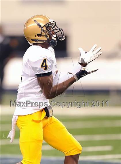 Thumbnail 3 in St. Thomas Aquinas vs Skyline (Kirk Herbstreit National Kickoff Classic) photogallery.