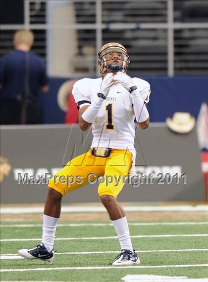 Thumbnail 2 in St. Thomas Aquinas vs Skyline (Kirk Herbstreit National Kickoff Classic) photogallery.