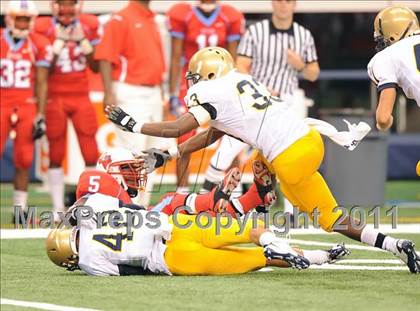 Thumbnail 3 in St. Thomas Aquinas vs Skyline (Kirk Herbstreit National Kickoff Classic) photogallery.