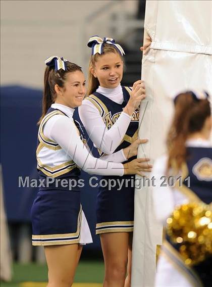 Thumbnail 2 in St. Thomas Aquinas vs Skyline (Kirk Herbstreit National Kickoff Classic) photogallery.