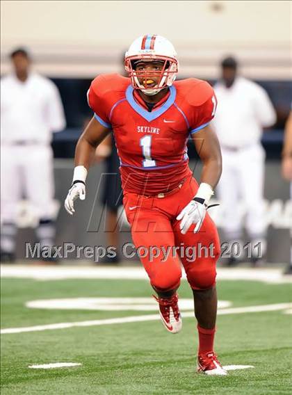 Thumbnail 2 in St. Thomas Aquinas vs Skyline (Kirk Herbstreit National Kickoff Classic) photogallery.