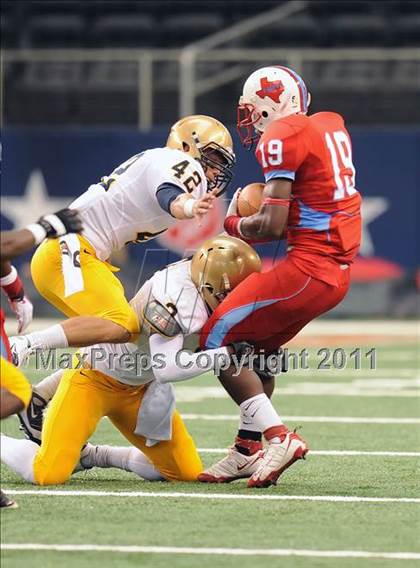 Thumbnail 3 in St. Thomas Aquinas vs Skyline (Kirk Herbstreit National Kickoff Classic) photogallery.