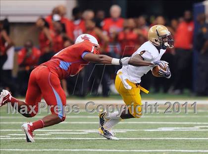 Thumbnail 1 in St. Thomas Aquinas vs Skyline (Kirk Herbstreit National Kickoff Classic) photogallery.