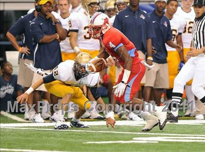 Thumbnail 2 in St. Thomas Aquinas vs Skyline (Kirk Herbstreit National Kickoff Classic) photogallery.