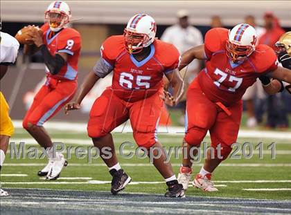 Thumbnail 2 in St. Thomas Aquinas vs Skyline (Kirk Herbstreit National Kickoff Classic) photogallery.