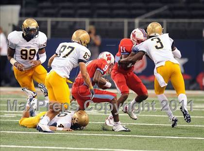 Thumbnail 2 in St. Thomas Aquinas vs Skyline (Kirk Herbstreit National Kickoff Classic) photogallery.