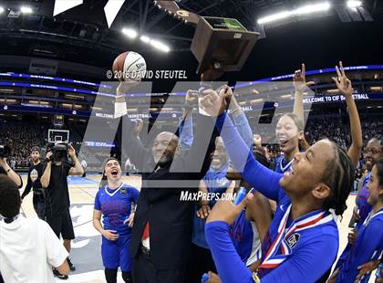 Thumbnail 2 in Serra vs. Sacred Heart Cathedral Preparatory (CIF State D1 Final) photogallery.