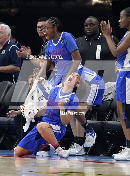 Thumbnail 2 in Serra vs. Sacred Heart Cathedral Preparatory (CIF State D1 Final) photogallery.