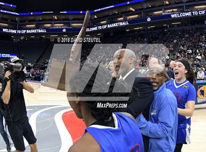 Thumbnail 3 in Serra vs. Sacred Heart Cathedral Preparatory (CIF State D1 Final) photogallery.