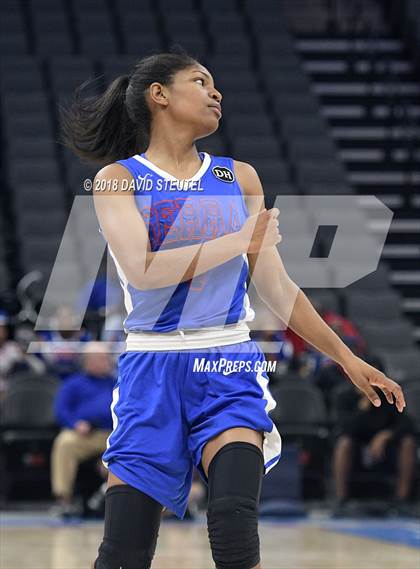 Thumbnail 3 in Serra vs. Sacred Heart Cathedral Preparatory (CIF State D1 Final) photogallery.