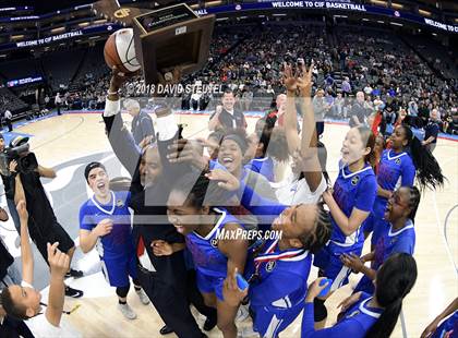 Thumbnail 2 in Serra vs. Sacred Heart Cathedral Preparatory (CIF State D1 Final) photogallery.