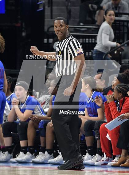 Thumbnail 2 in Serra vs. Sacred Heart Cathedral Preparatory (CIF State D1 Final) photogallery.