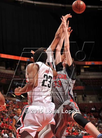 Thumbnail 3 in Village Christian vs. Great Oak (CIF SS D1AA Final) photogallery.