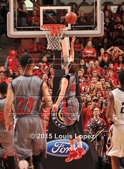 Thumbnail 3 in Village Christian vs. Great Oak (CIF SS D1AA Final) photogallery.
