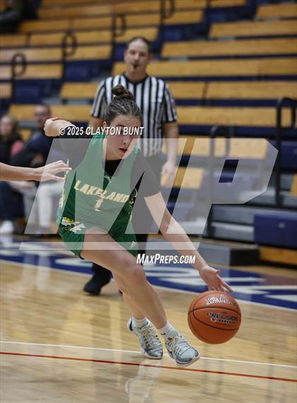 Thumbnail 2 in Grangeville vs. Lakeland (Avista Holiday Tournament) photogallery.