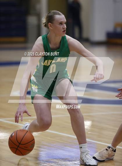 Thumbnail 1 in Grangeville vs. Lakeland (Avista Holiday Tournament) photogallery.