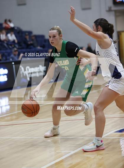 Thumbnail 3 in Grangeville vs. Lakeland (Avista Holiday Tournament) photogallery.