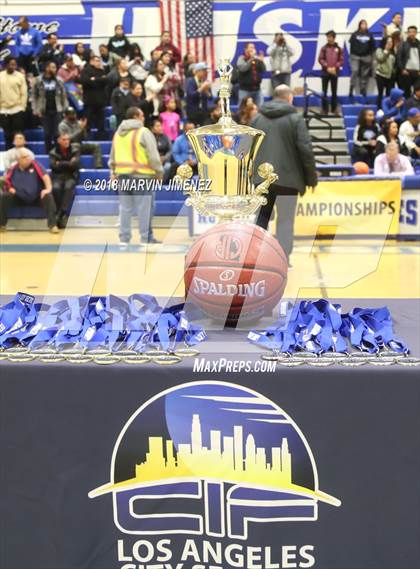 Thumbnail 2 in Reseda vs West Adams (CIF D4 Final) photogallery.